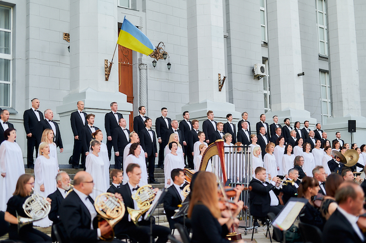 Понад 170 класичних музикантів зібрались у Києві та зіграли концерт.